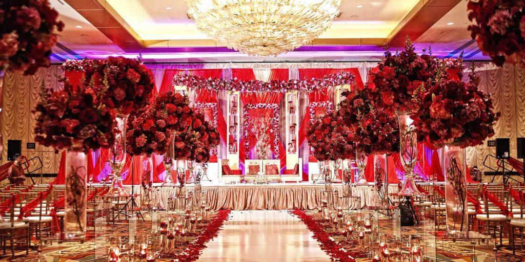 Five Glamorous Ways to Pick Your Style on Baraat Venue Décor