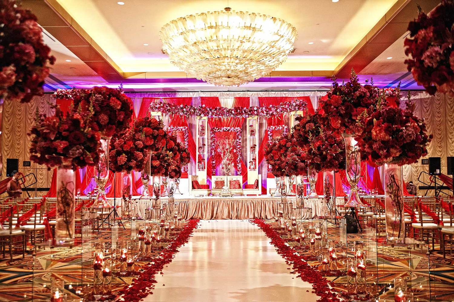 Five Glamorous Ways to Pick Your Style on Baraat Venue Décor