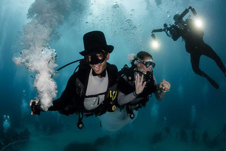 underwater-wedding 2.jpg