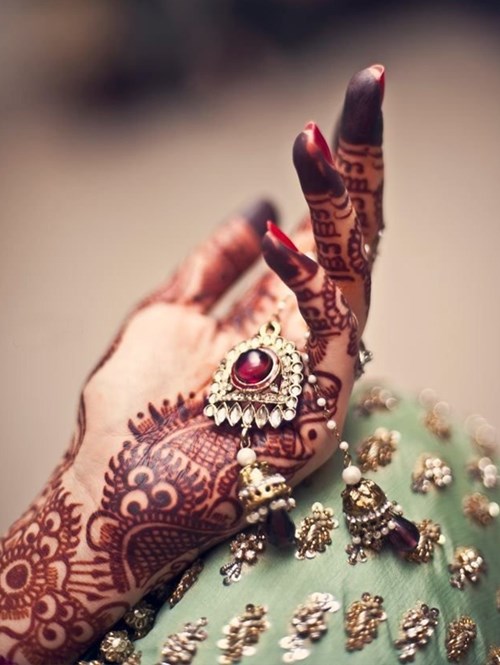 Embrace the beauty of mehendi with graceful hand gestures. 🤩 Don't forget  to bookmark these mehendi poses!😌 #mehendi #mehendiposes… | Instagram