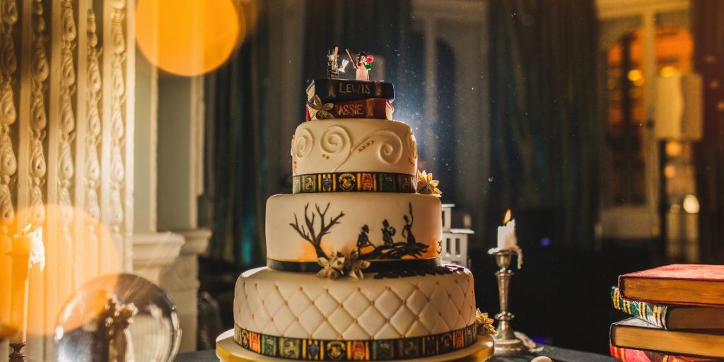 Themed Cakes To Make Your Engagement Ceremony A Bit More Funky