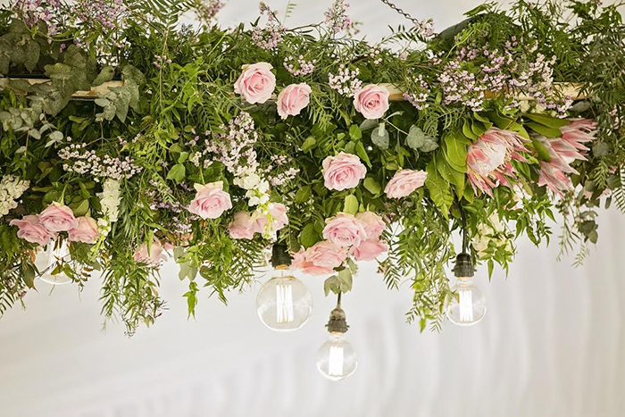 17 Gorgeous Floral Hanging Arrangements For Your Wedding