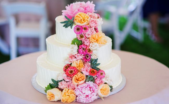 fresh flower wedding cake.jpg