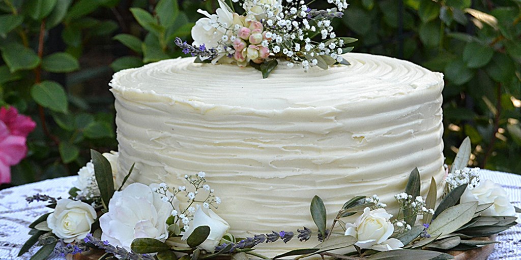 Seven Proven Ways to Save Money on Your Wedding Cake
