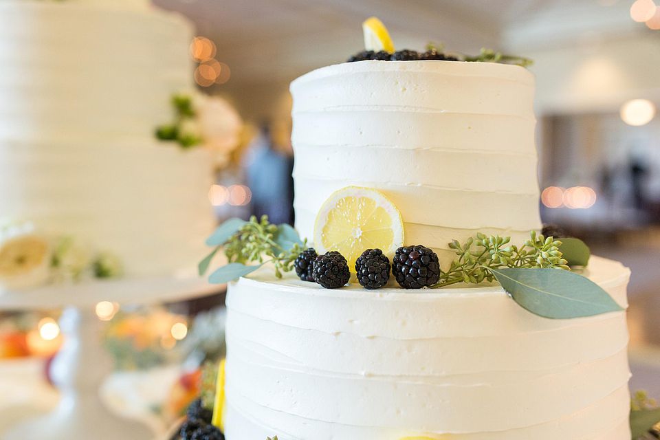 simple cake looks elegant.jpg