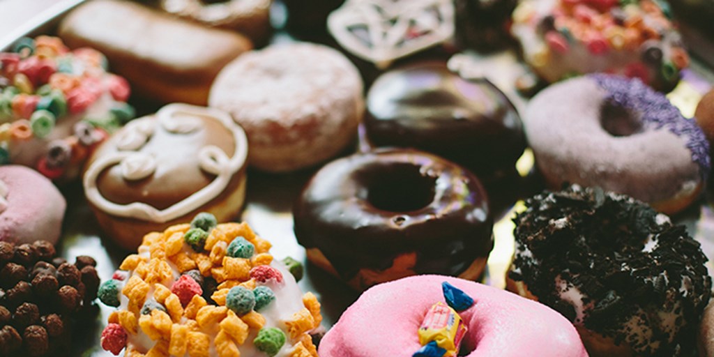 21 Incredible Ways To Serve Doughnuts At Your Wedding