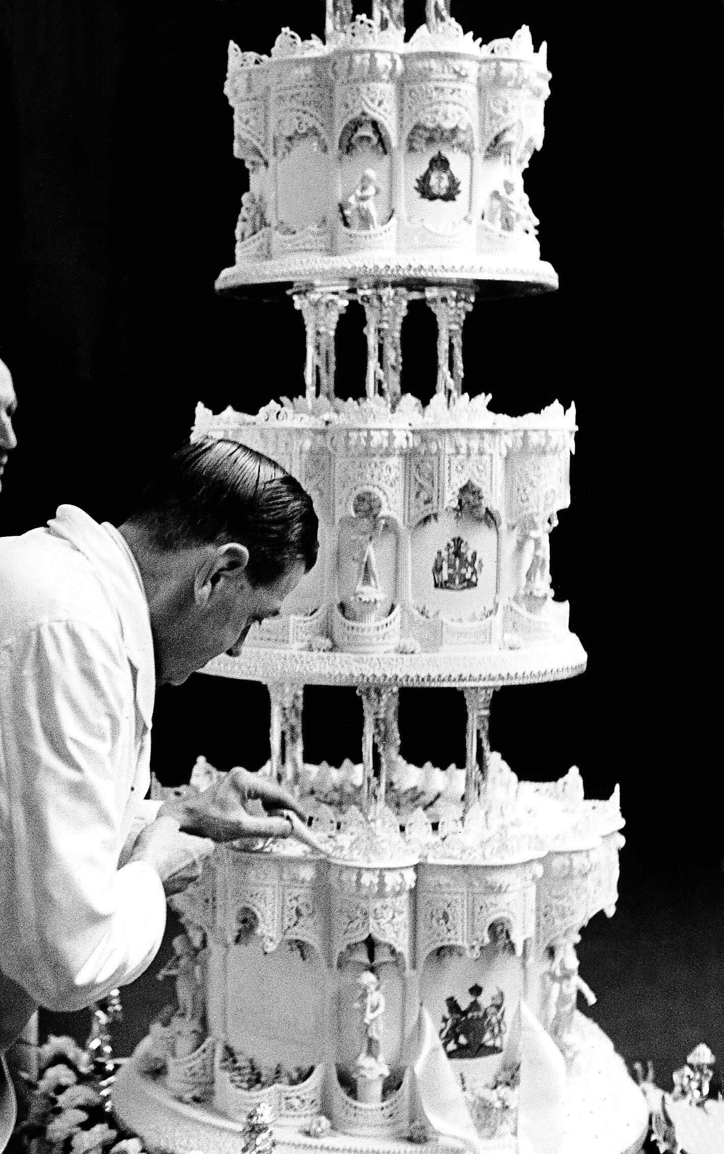 The Tradition Of Saving The Top Tier Of The Wedding Cake - Bridals.PK