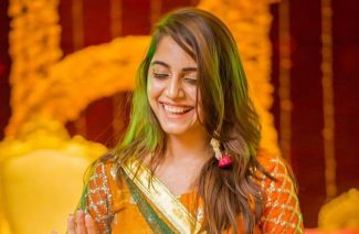 Here's How To Select The Best Banarsi Hues For Your BFF’s Wedding