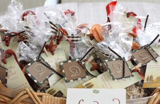 10 Personalized Bridal Shower Favours That Your Guests Will Fall in Love With
