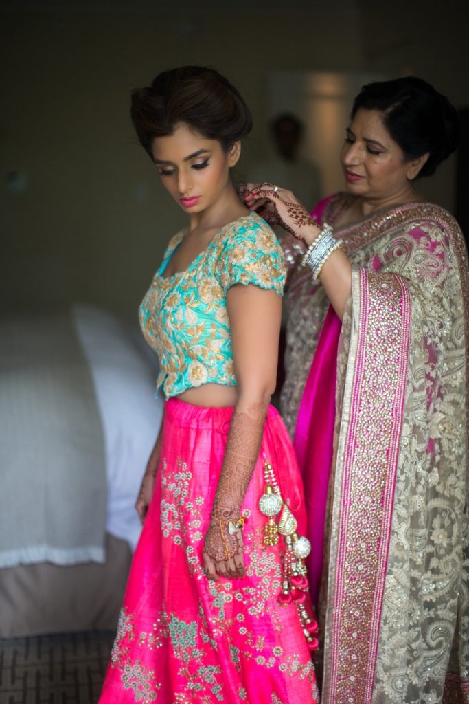 Interesting Ideas To Recreate Your Mother Or MIL's Bridal Look - Pyaari  Weddings