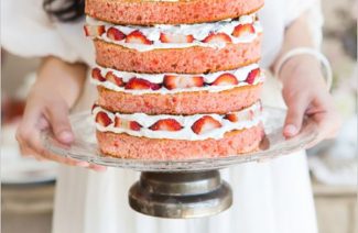 15 Beautiful Naked Wedding Cakes