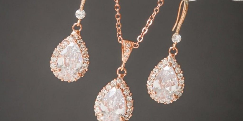 Rose Gold: A Great Alternate To Gold at Weddings