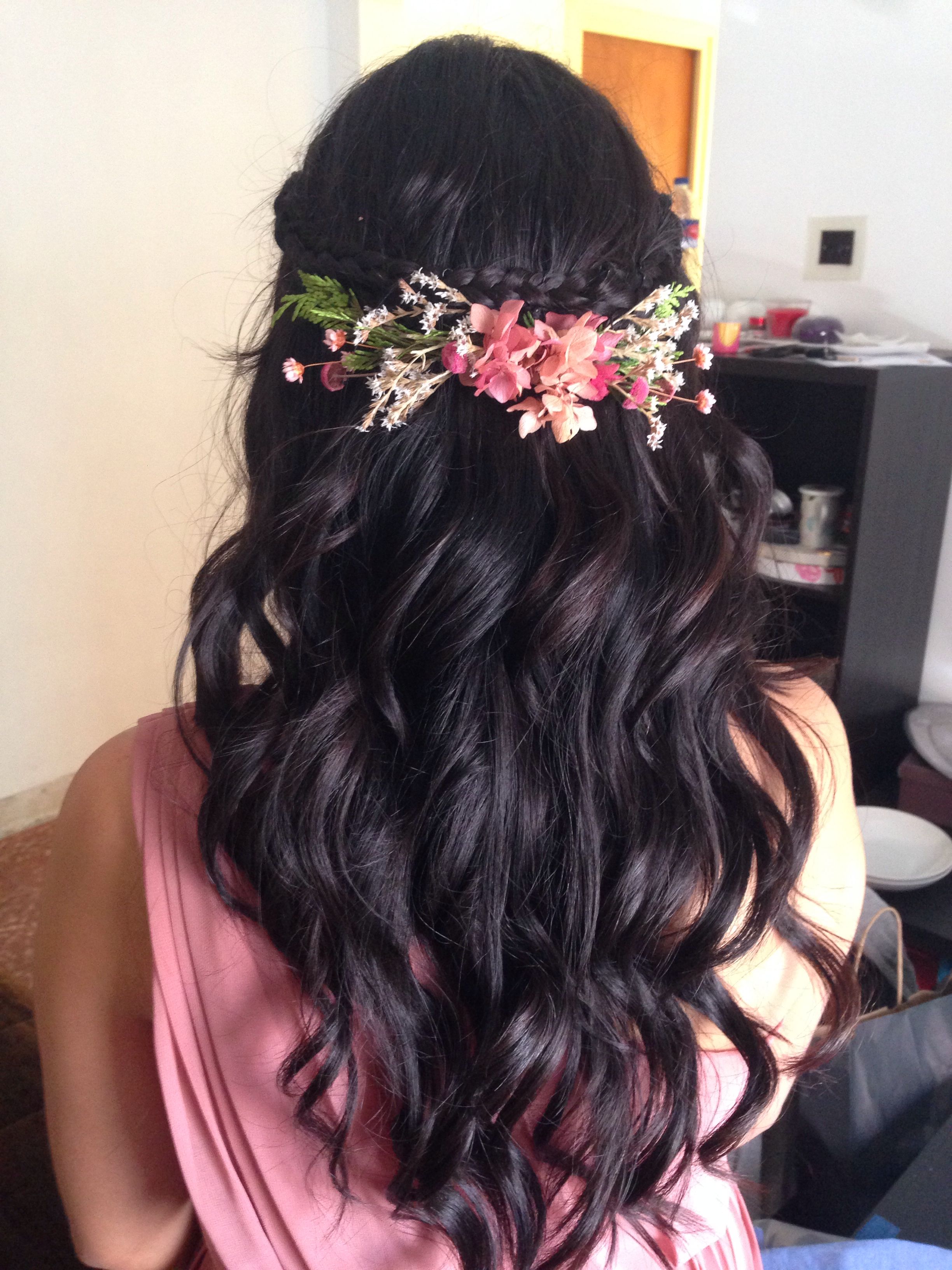 Why Flowers In Open Hair Are The Best Way To Add A Touch Of Glam In Your  Mehendi Hairstyle  WedMeGood