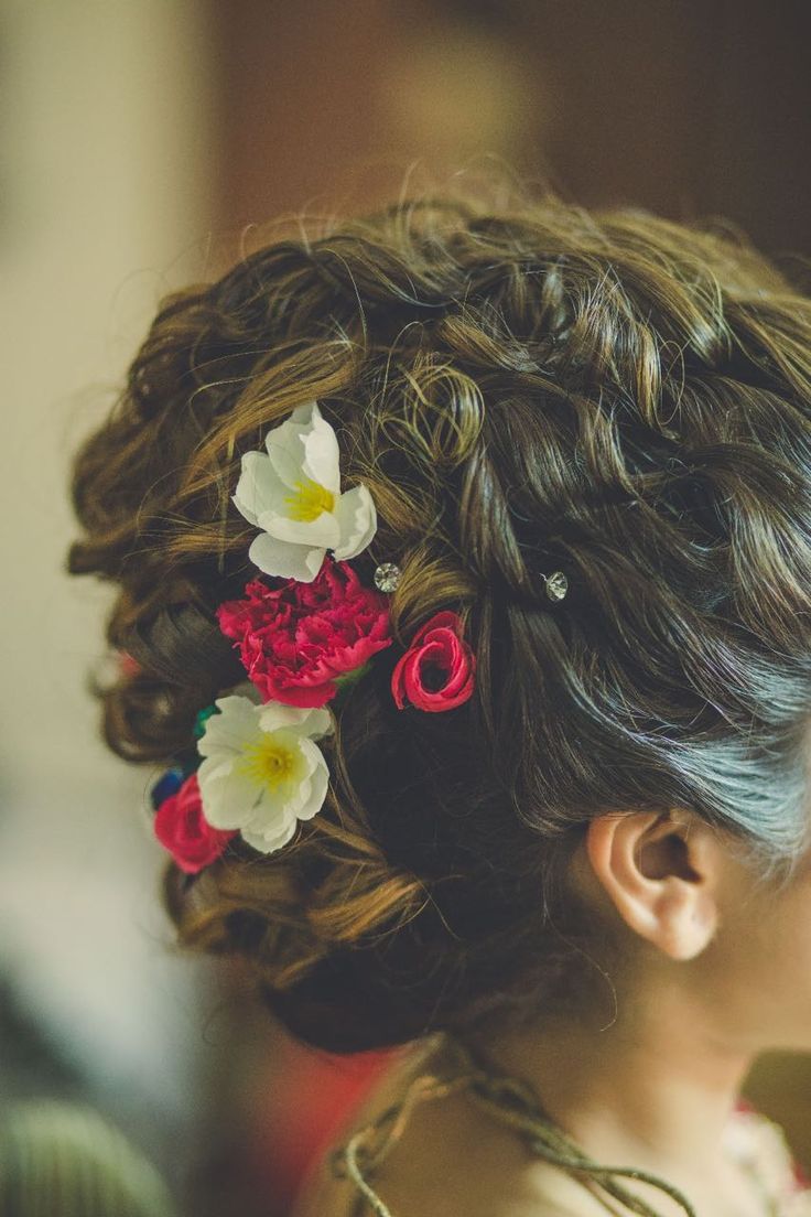 Floral Fiesta: 13 Types of Flowers For Your Bridal Hairstyle | Bride  floral, Bridal hair, Indian bridal hairstyles