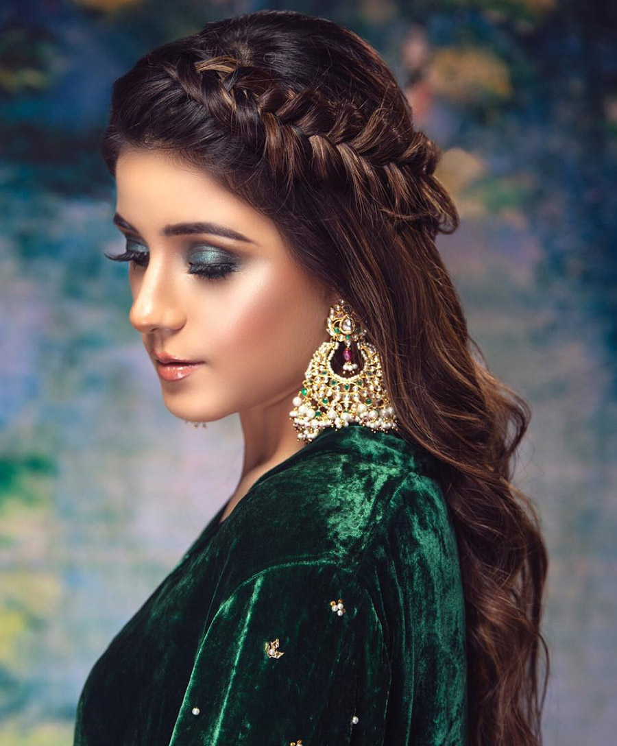 Best Bridal Jewelry for Round Face - Pakistani Pret Wear | Long hair  wedding styles, Pakistani bridal makeup, Indian bride hairstyle