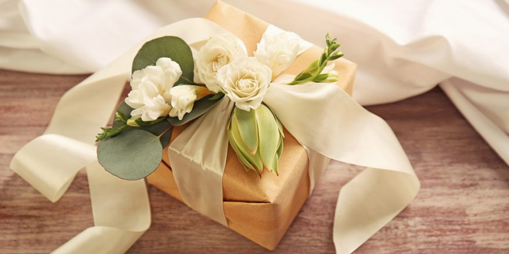 Grooms Guide: 7 Memorable Wedding Presents For Your Bride-To-Be