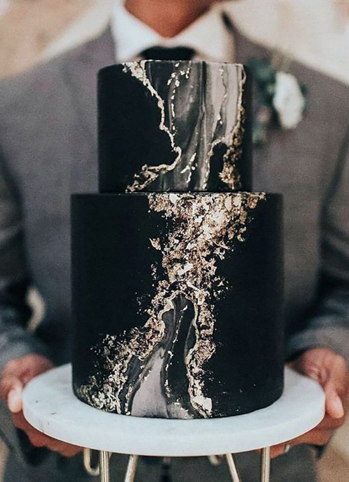 Gorgeous Black Wedding Cakes For The Unconventional Brides