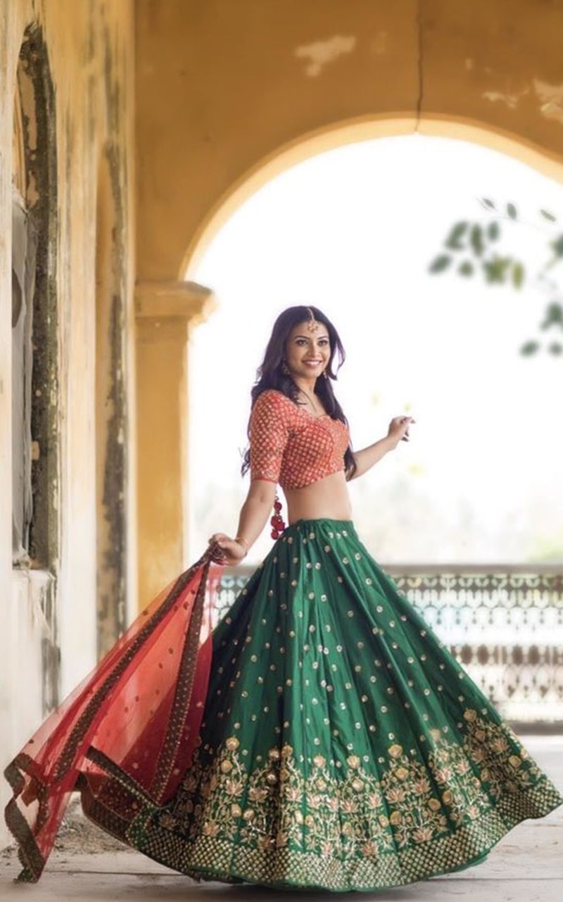 Sleeveless Blouse with Lehenga for Bridals