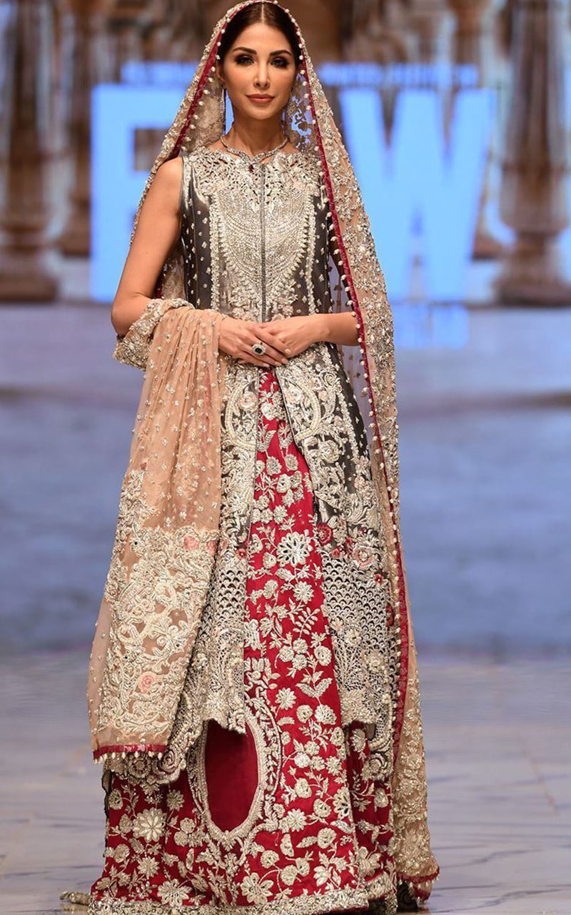 Tips To Choose The Right Fabric For Your Wedding Lehenga