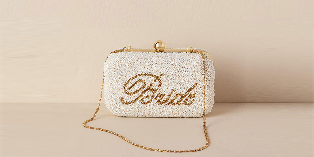 8 Essentials That You Must Put in Your Bridal Clutch