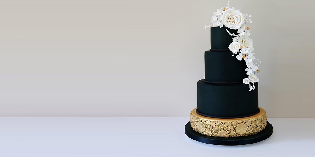 Gorgeous Black Wedding Cakes For The Unconventional Brides
