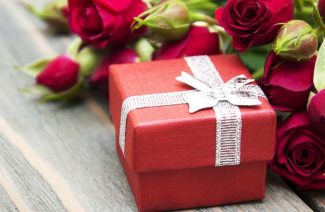 3 Important Factors That Will Help You Decide How Much to Spend on a Wedding Gift