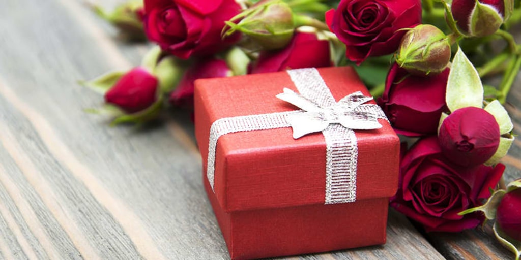 3 Important Factors That Will Help You Decide How Much to Spend on a Wedding Gift