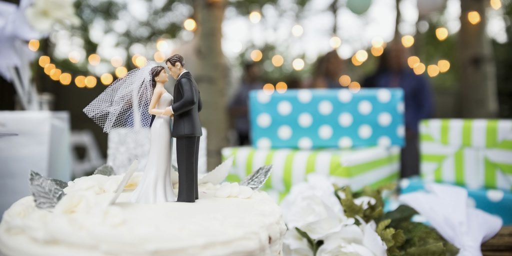 30+ Best Wedding Gifts You Can Get for the Couple Getting Married