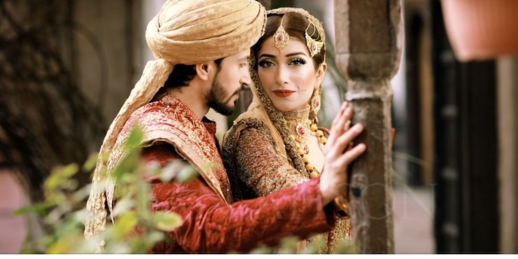 Pakistani Bride and Groom Photo Shoot-Pakistani Wedding Poses | Pakistani  bride, Bride and groom photo, Bride