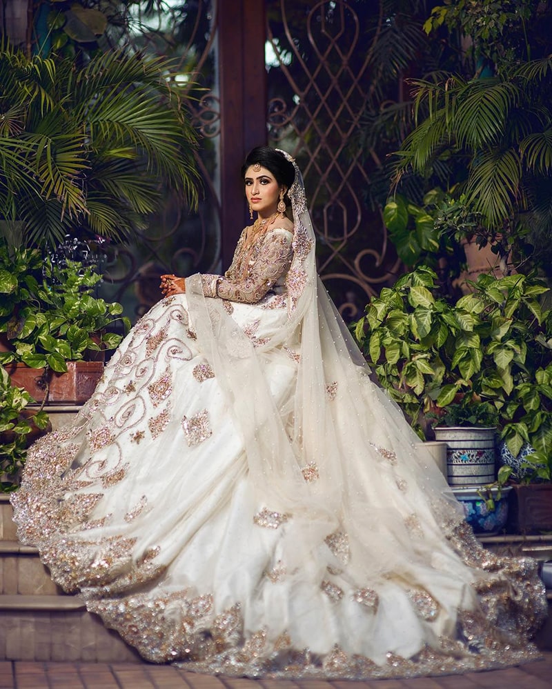 20+ Real Brides Showing How to Pull Off the White Bridal Lehengas