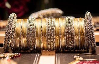 Bridal Glass Bangles for Women Who Are Tying the Knot in 2019