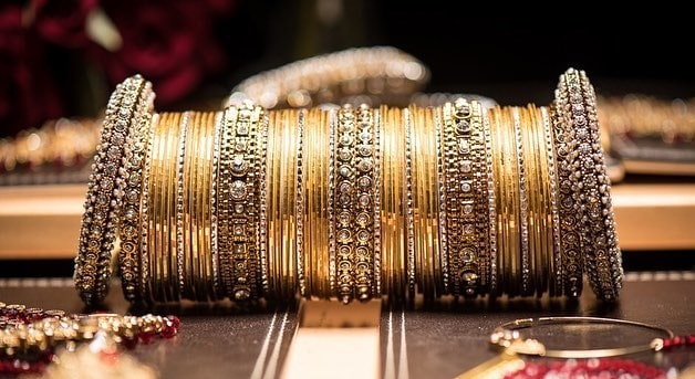 Bridal Glass Bangles for Women Who Are Tying the Knot in 2019