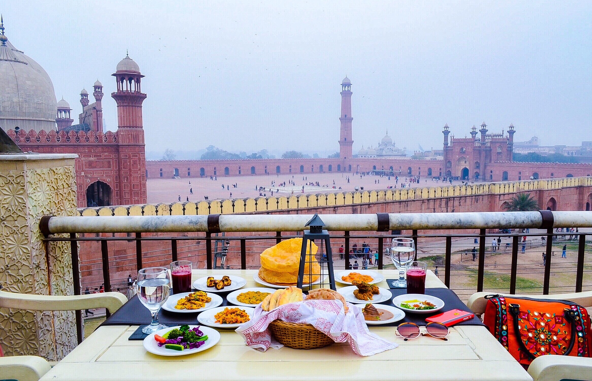Top 7 Rooftop Restaurants In Lahore For A Romantic Date Night!